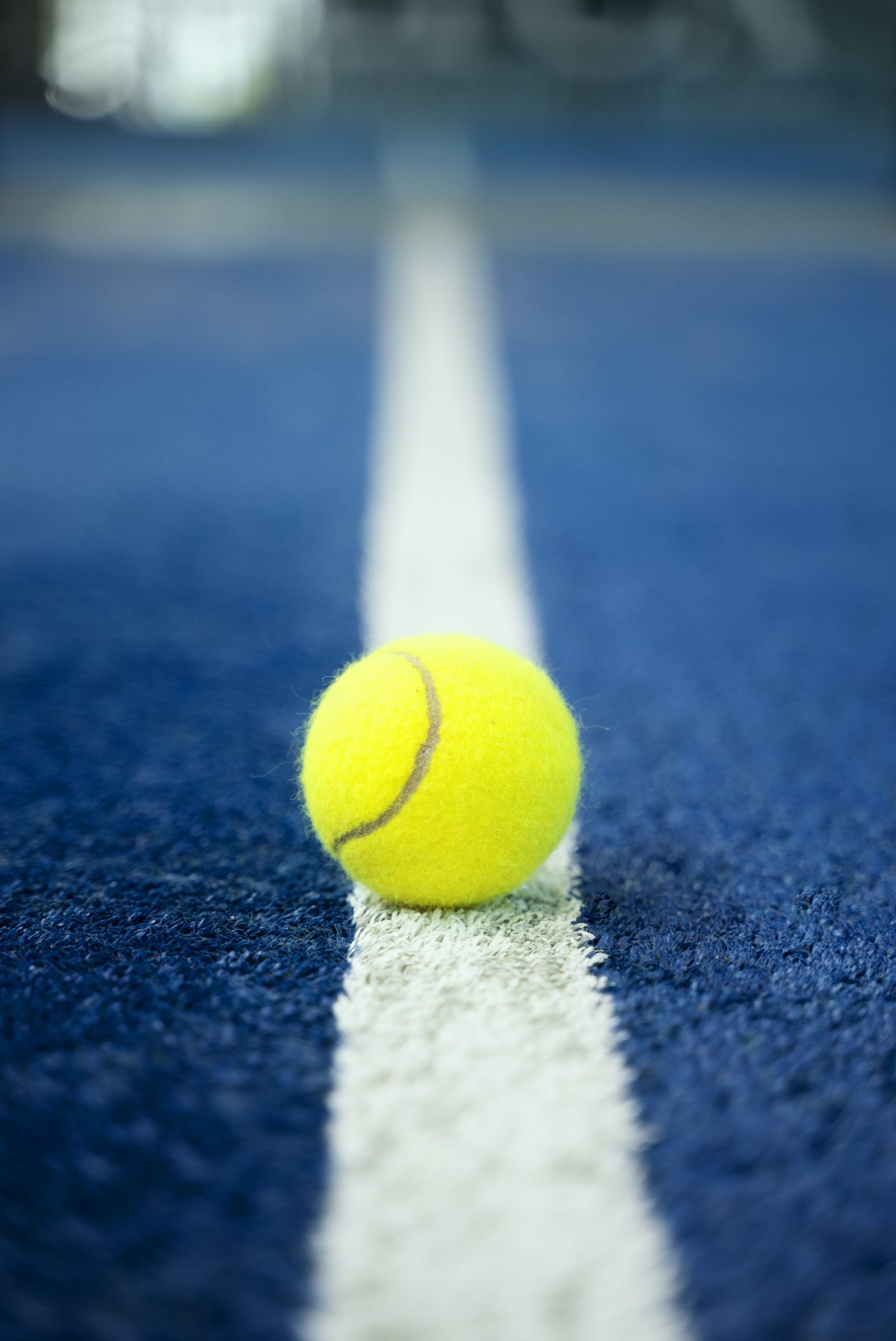 Padel De Alto Angulo En Linea Blanca Scaled